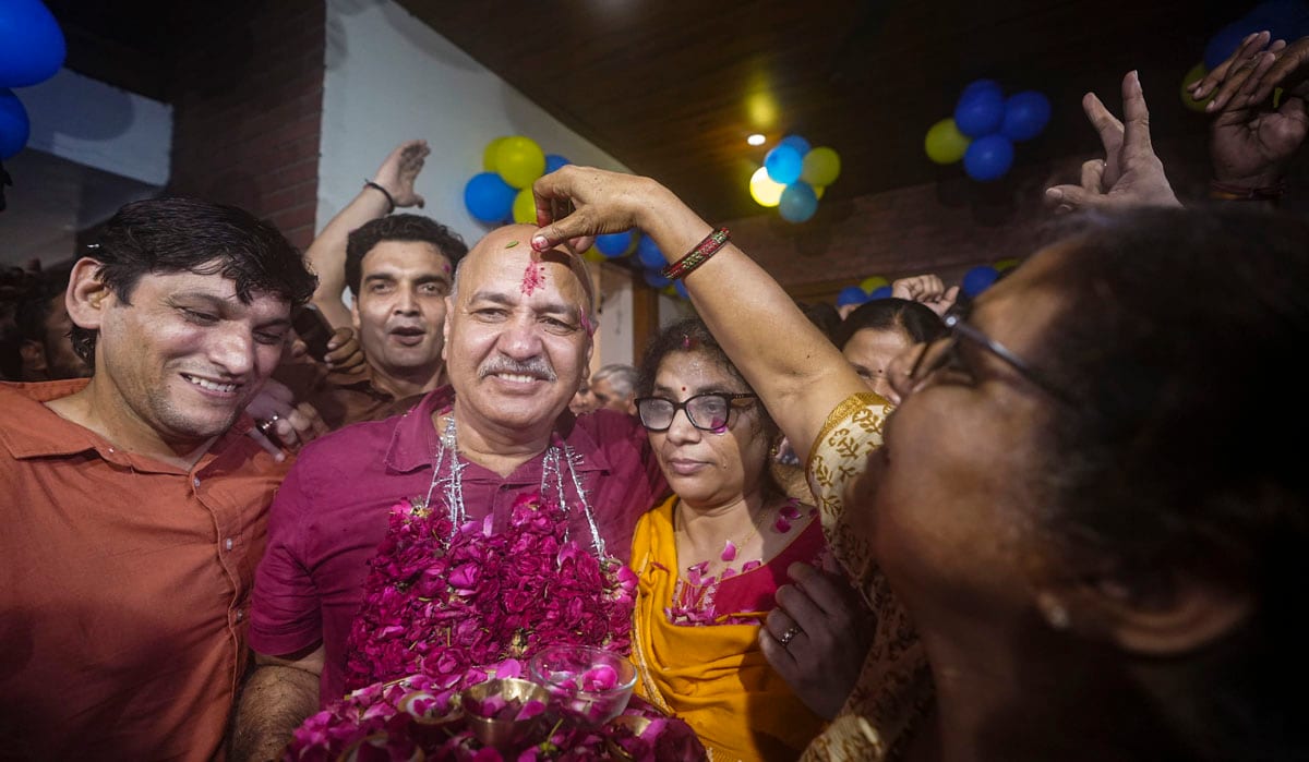 **EDS: IMAGE VIA AAP** New Delhi: AAP leader Manish Sisodia being welcomed by family members upon his arrival at his residence after being released from the Tihar Jail following his bail granted by the Supreme Court in corruption and money laundering cases linked to the Delhi excise policy ‘scam’ case, in New Delhi, Friday, Aug. 9, 2024. (PTI Photo) (PTI08_09_2024_000556B)