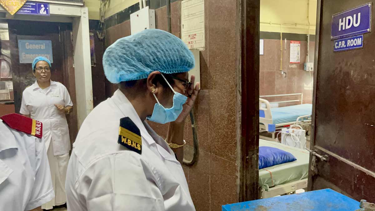 A nurse breaks down on seeing the vandalised rooms in the R G Kar Medical College Hospital in Kolkata | Salil Bera 