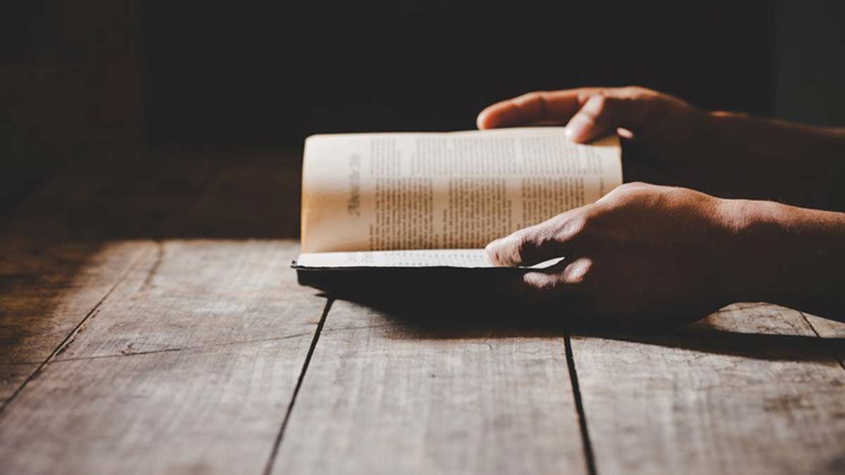 bible-shut260824