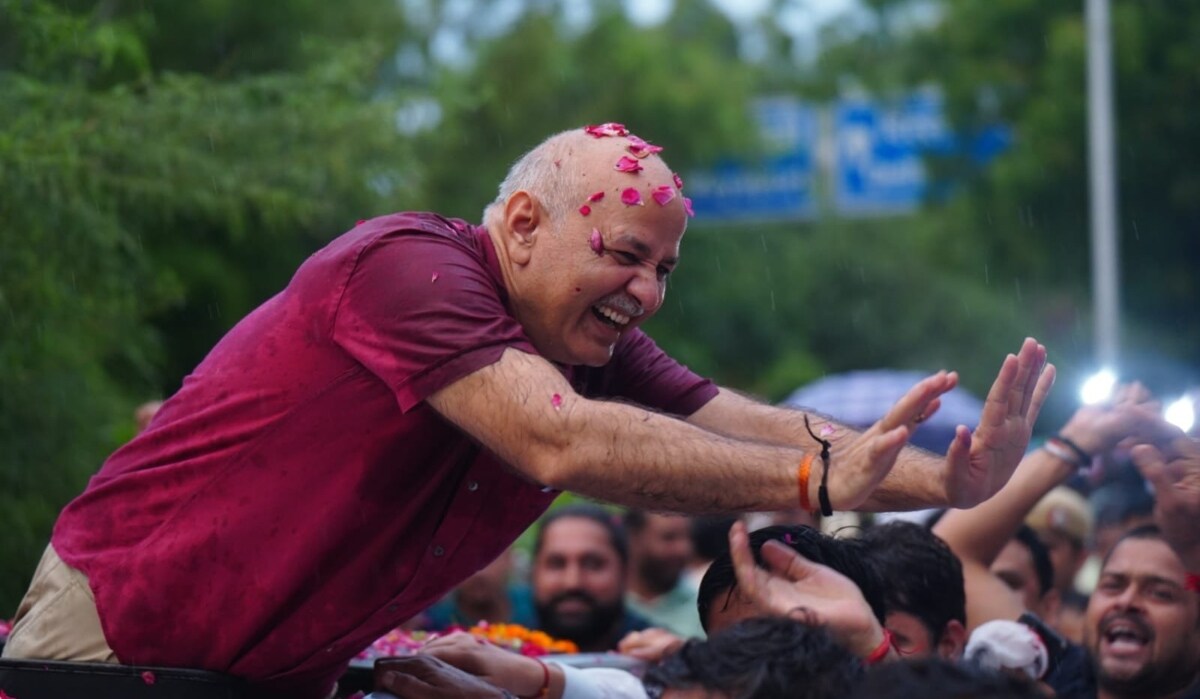 Manish-sisodia-walks-out-of-jail-x