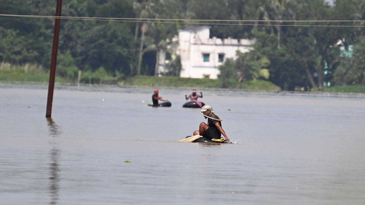 People moving to safer places after a sudden flood in Panskura | Salil Bera