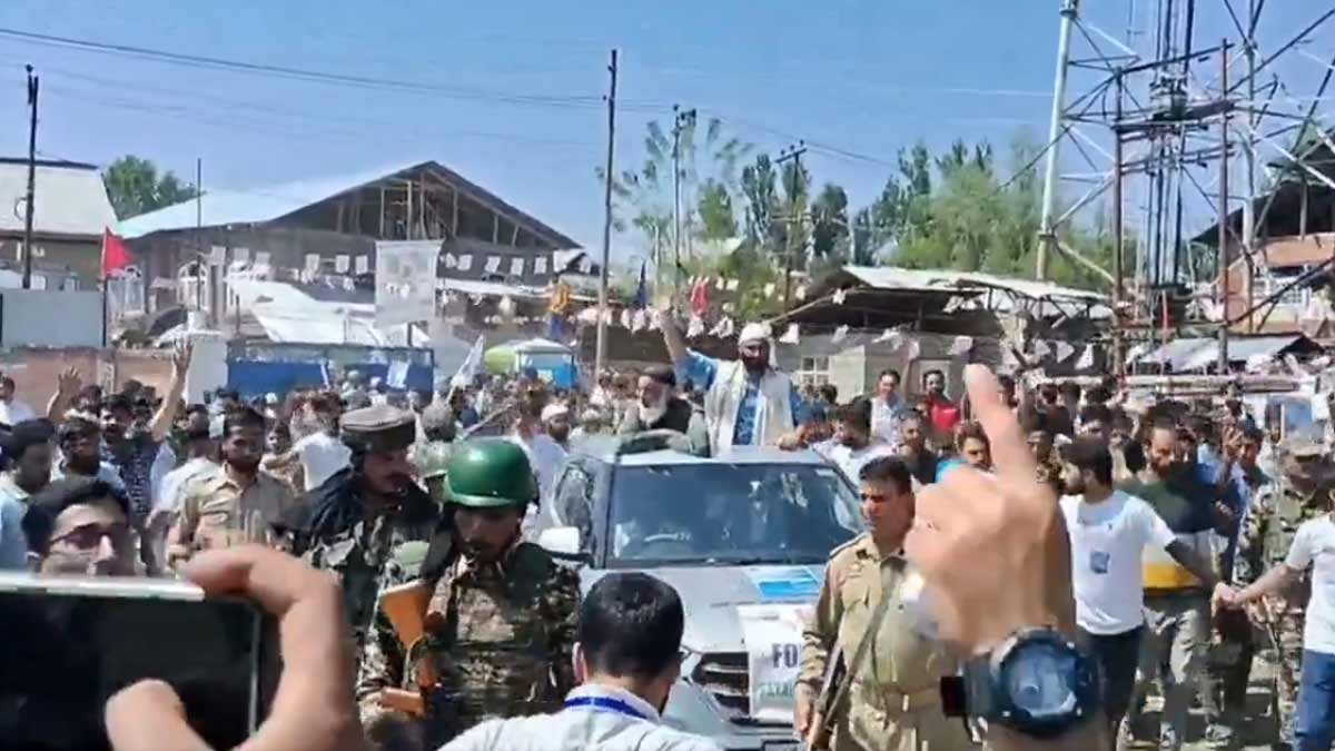 Jamaat-e-Islami (JeI) supporters taking out an election rally in Bugam area of Kulgam district, South Kashmir | X