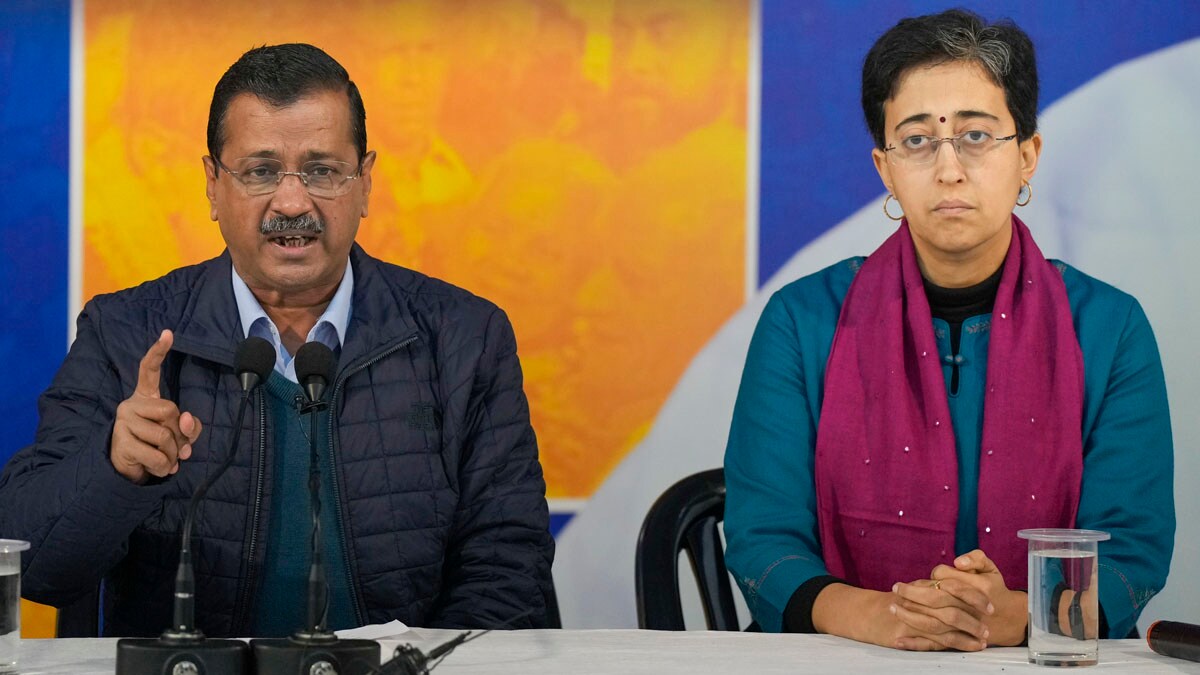 New Delhi: Delhi Chief Minister Atishi and Aam Aadmi Party (AAP) chief Arvind Kejriwal address a press conference, ahead of the upcoming Delhi Assembly elections, in New Delhi, Thursday, Jan. 16, 2025. (PTI Photo/Manvender Vashist Lav) (PTI01_16_2025_000209B)