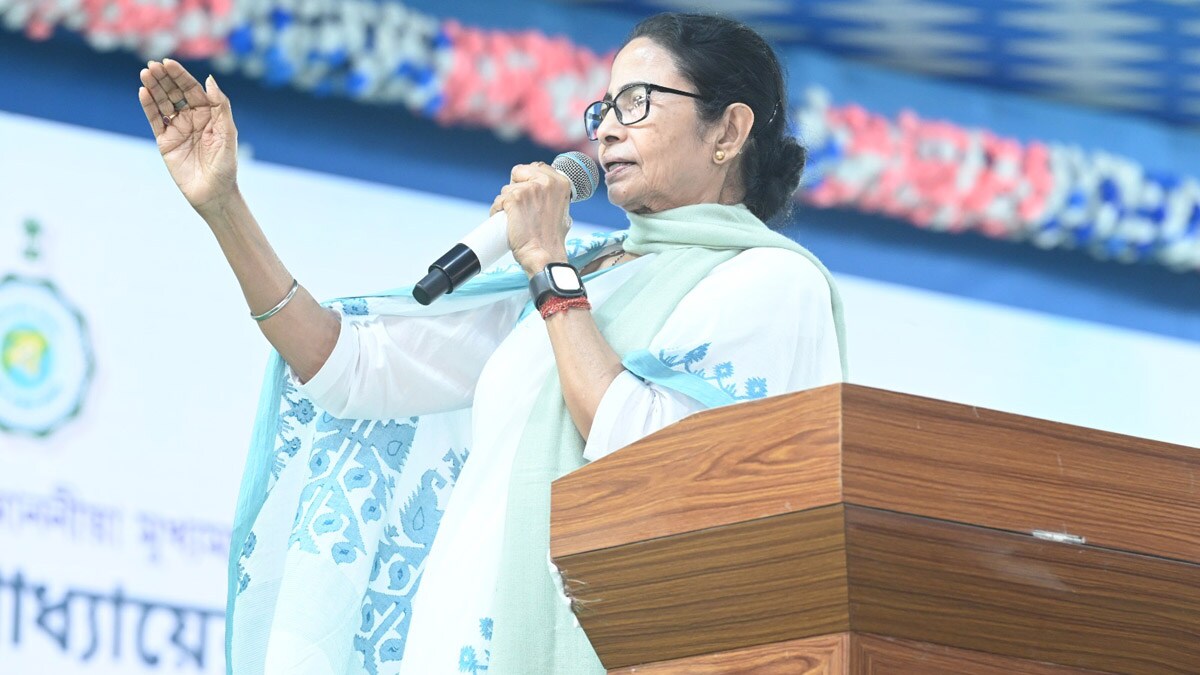 West Bengal CM Mamata Banerjee adressing the crowd at Malda | Salil Bera