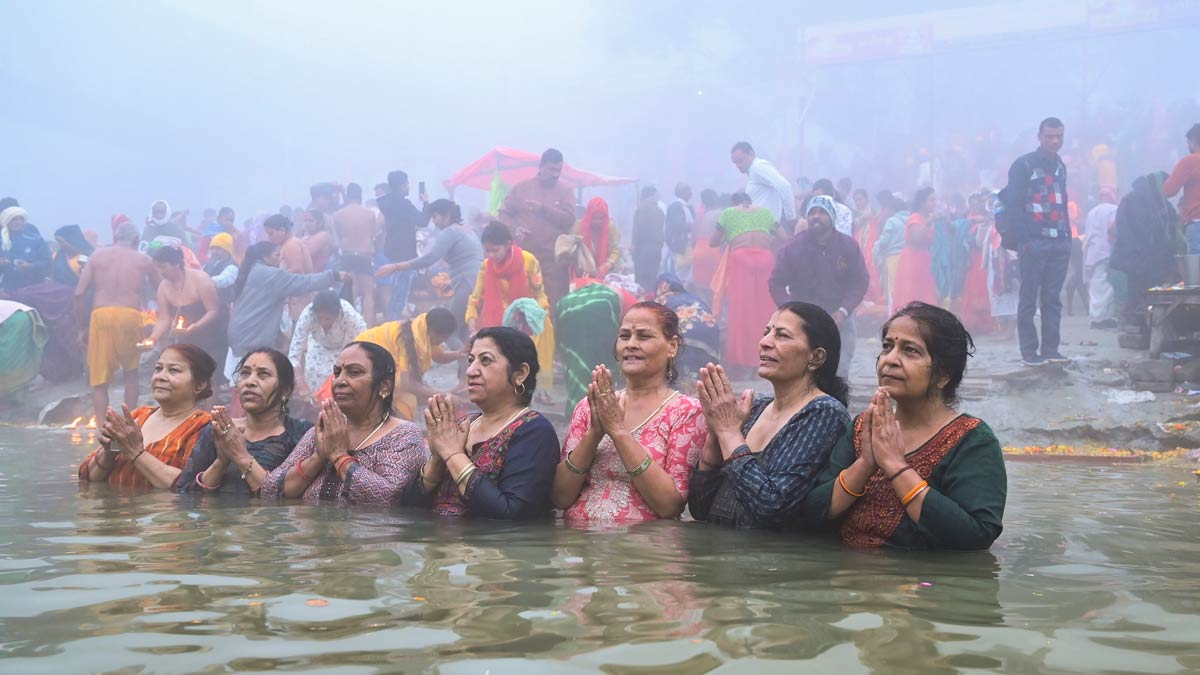  Devotees take a bath in the Saryu in Ayodhya on the Mauni Amavasya | PTI