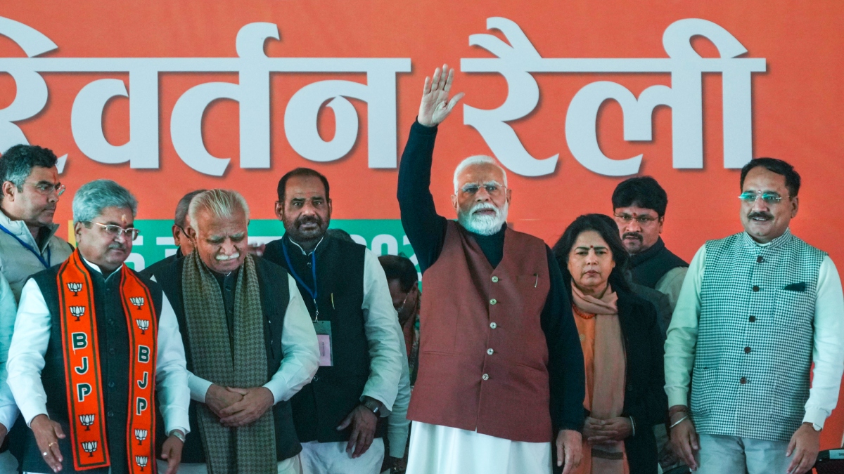 modi-with-bjp-delhi