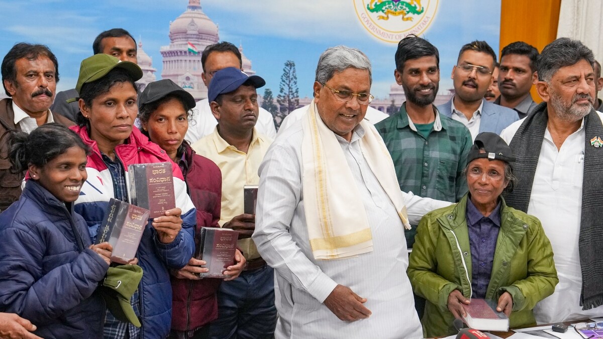 Karnataka Chief Minister Siddaramaiah and Deputy CM DK Shivakumar with the surrendered Naxals| PTI