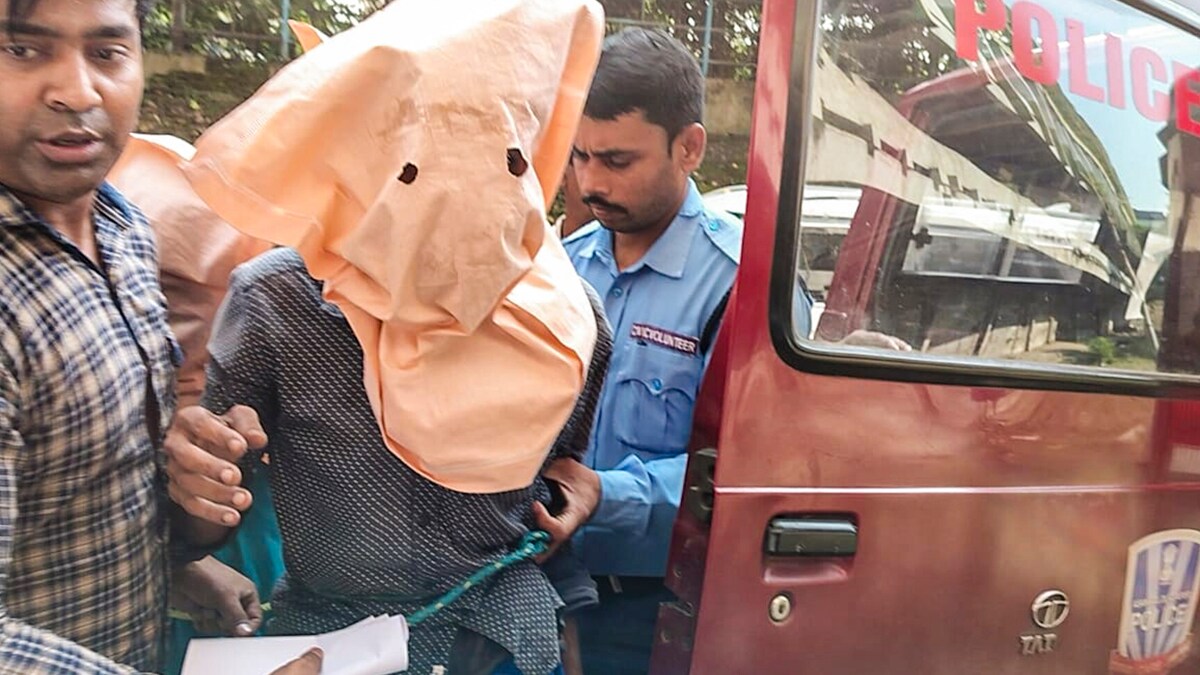 Durgapur: Police officials arrest men allegedly involved in the gang rape of a second-year MBBS student from Odisha at a private medical college, in Durgapur, West Bengal, Sunday, Oct. 12, 2025. (PTI Photo)(PTI10_12_2025_000451B)