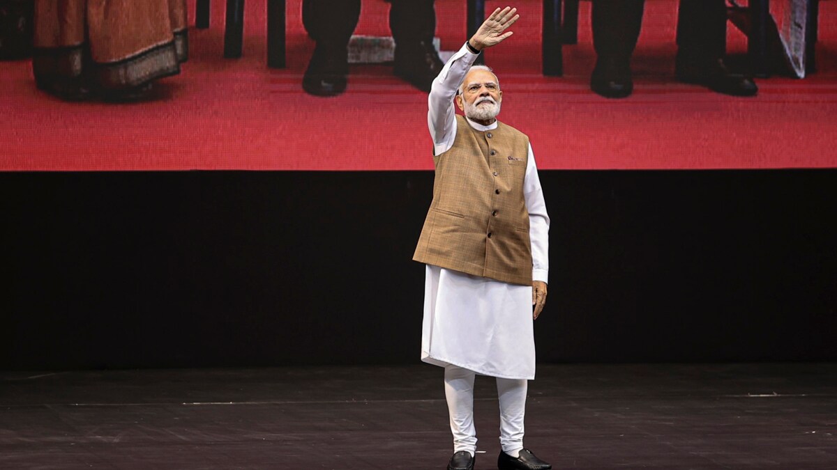 **EDS: THIRD PARTY IMAGE** In this image posted on Oct. 8, 2025, Prime Minister Narendra Modi waves to the gathering during the inauguration of ‘India Mobile Congress 2025’, at Yashobhoomi in New Delhi. (@JM_Scindia/X via PTI Photo)(PTI10_08_2025_000233B)