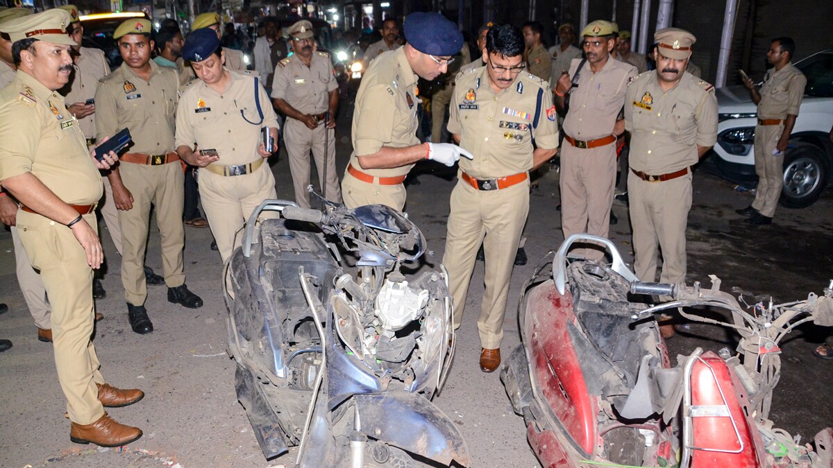 Kanpur: Police personnel investigate the spot after an explosion in Mishri Bazar area, in Kanpur, Uttar Pradesh, Wednesday, Oct. 8, 2025. (PTI Photo)(PTI10_08_2025_000543B)