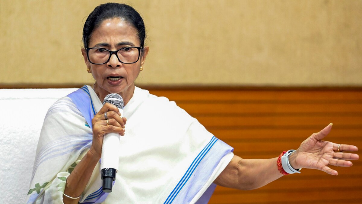 **EDS: THIRD PARTY IMAGE** In this image received on Nov. 10, 2025, West Bengal Chief Minister Mamata Banerjee addresses a press conference during her visit to North Bengal to review ongoing relief, restoration, and rehabilitation efforts across flood-affected districts, in Siliguri, West Bengal. (Handout via PTI Photo)(PTI11_10_2025_000198B)