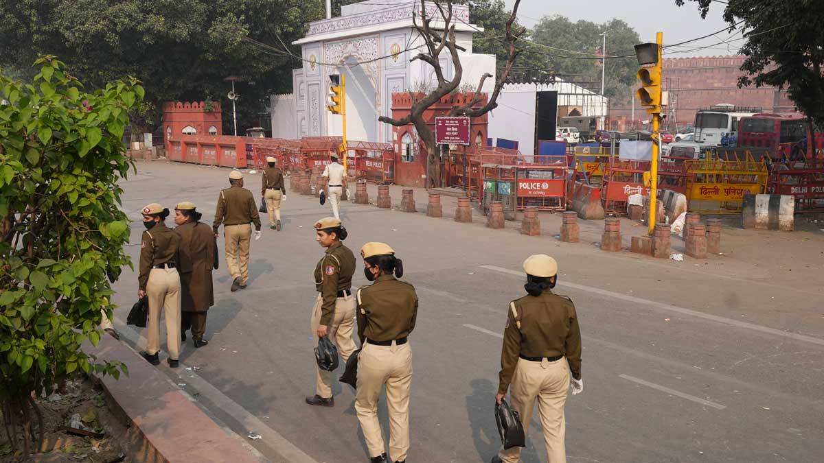 Police personnel search for evidence on the premises of Red Fort after the car blast | PTI