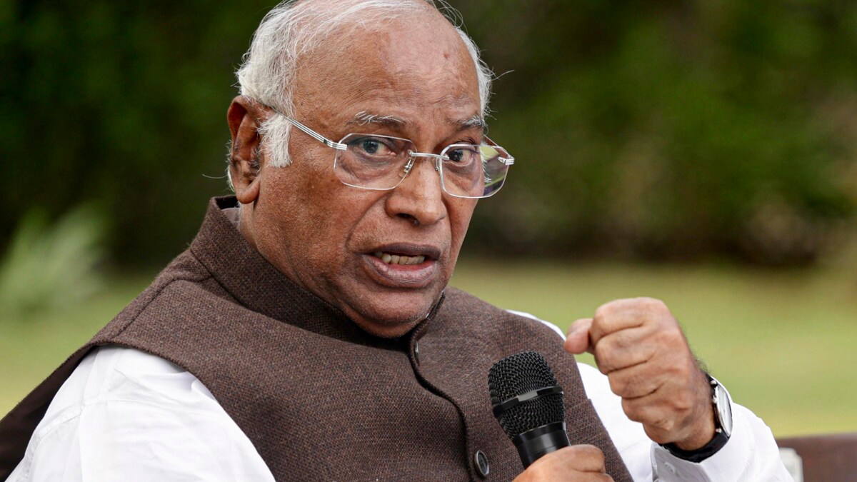 **EDS: THIRD PARTY IMAGE** In this image posted on Oct. 31, 2025, Congress President Mallikarjun Kharge addresses a press conference, in New Delhi. (Handout via PTI Photo)(PTI10_31_2025_000262B)