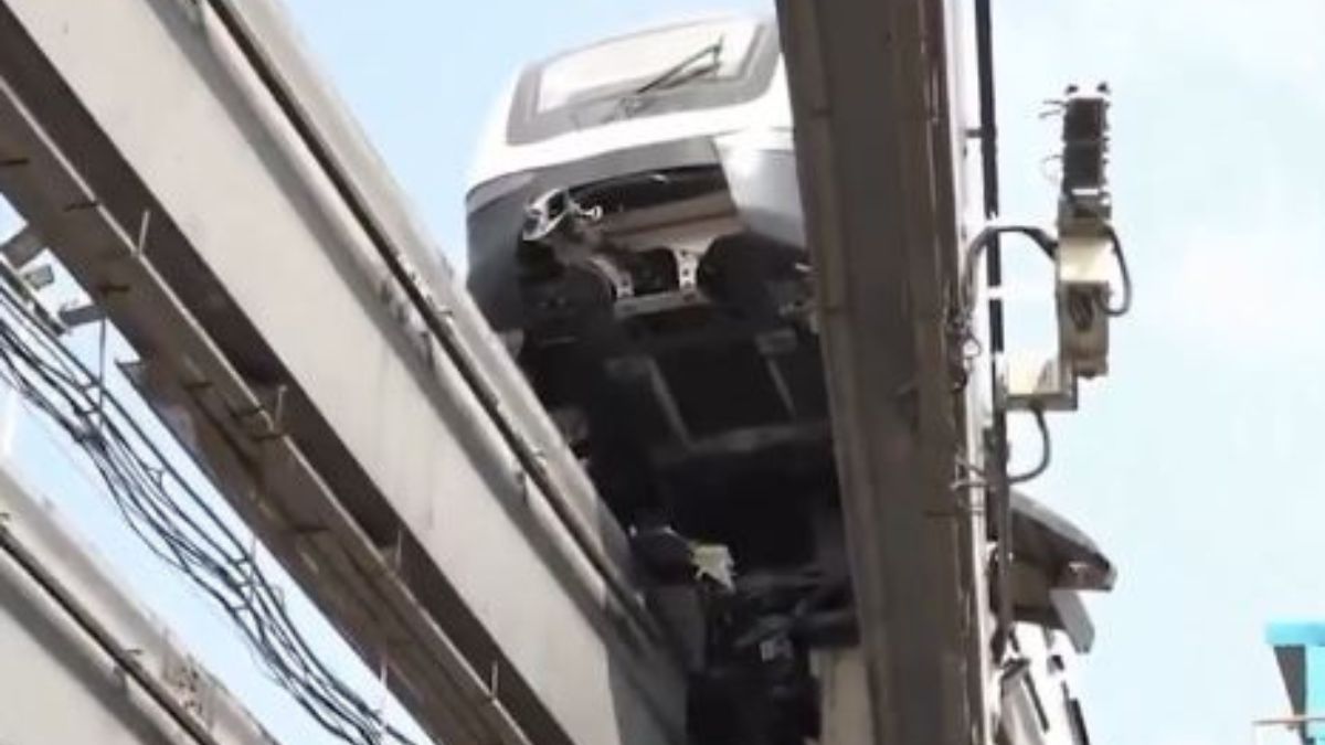 The Mumbai Monorail which derailed during trial run near Wadala station | X 
