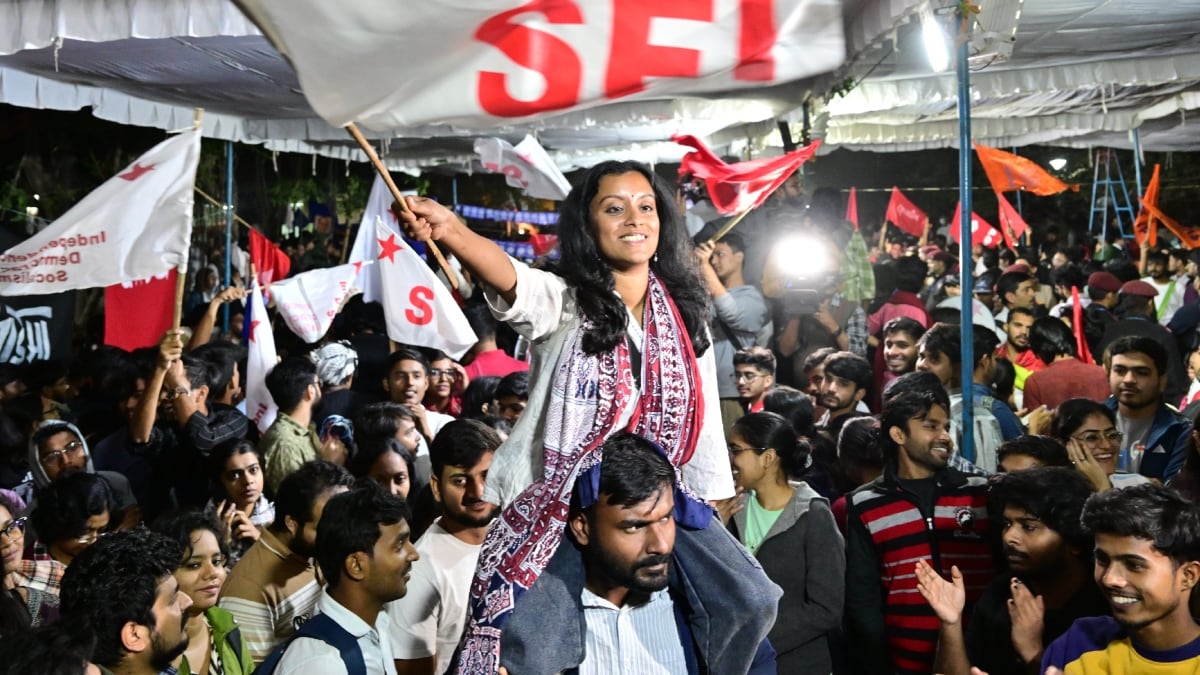 Students celebrate with  SFI leader K. Gopika Babu,  who emerged victorious as Vice President in the Jawaharlal Nehru University Student Union elections in Delhi | Manorama