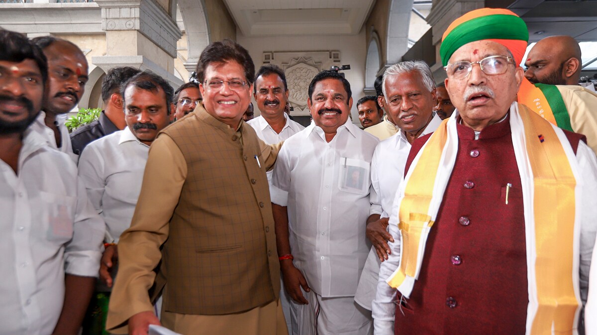 Chennai: AIADMK General Secretary Edappadi K Palaniswami meets Union Minister Piyush Goyal, in Chennai, Tuesday, Dec. 23, 2025. Union Minister Arjun Ram Meghwal and others are also seen. (PTI Photo/R Senthil Kumar)(PTI12_23_2025_000286B)