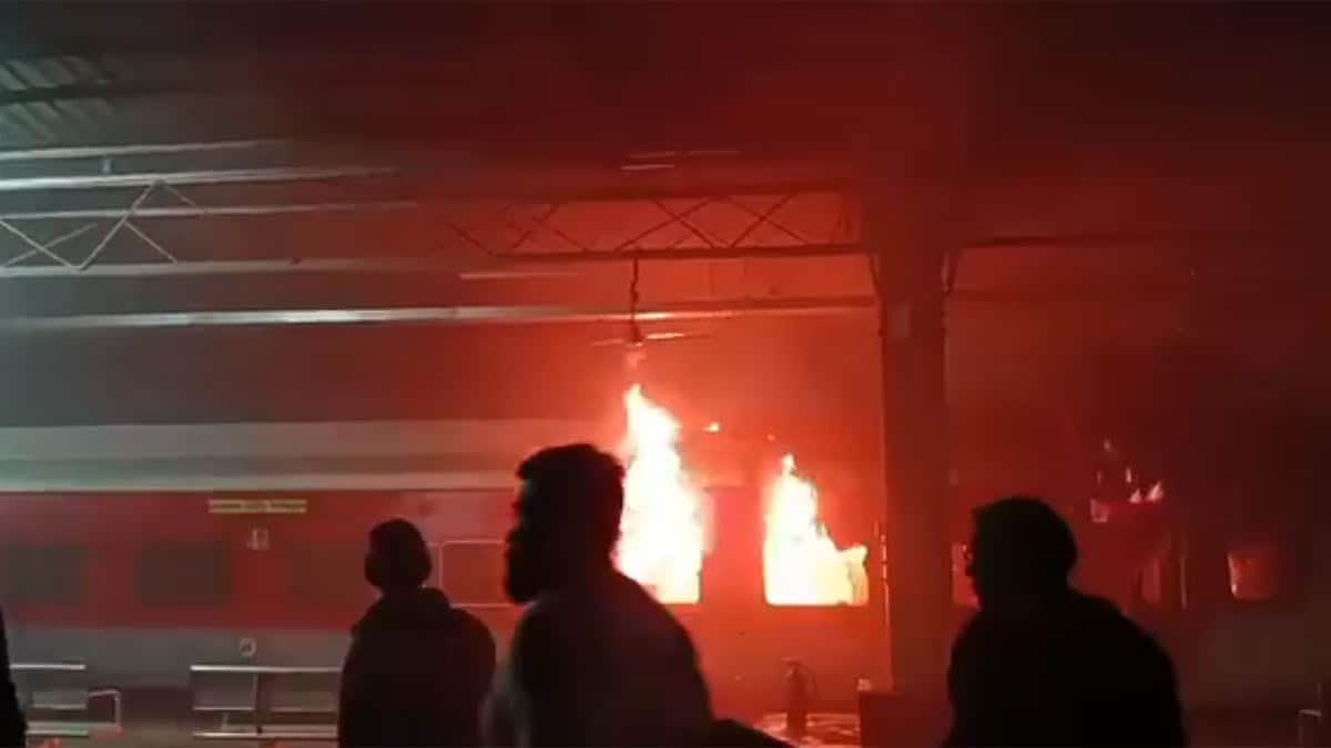 andhra-train-fire-vd