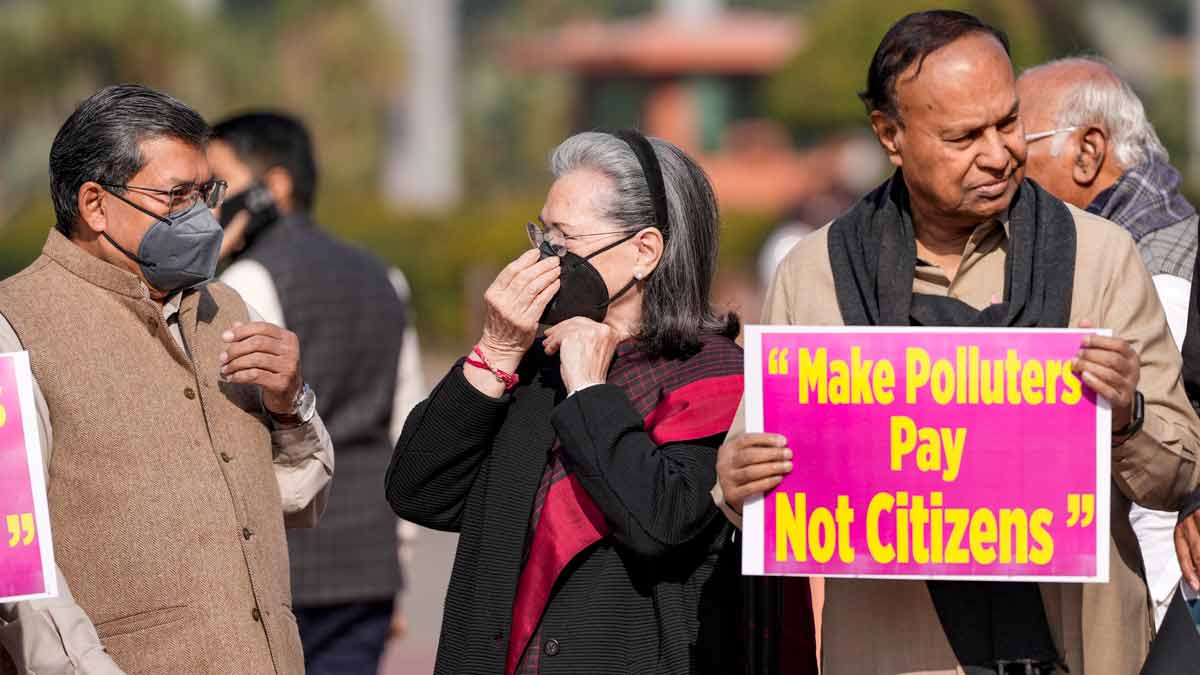 Congress leader Sonia Gandhi, along with MPs TR Baalu, right, and Mukul Wasnik, left, during a protest at Parliament Complex | PTI
