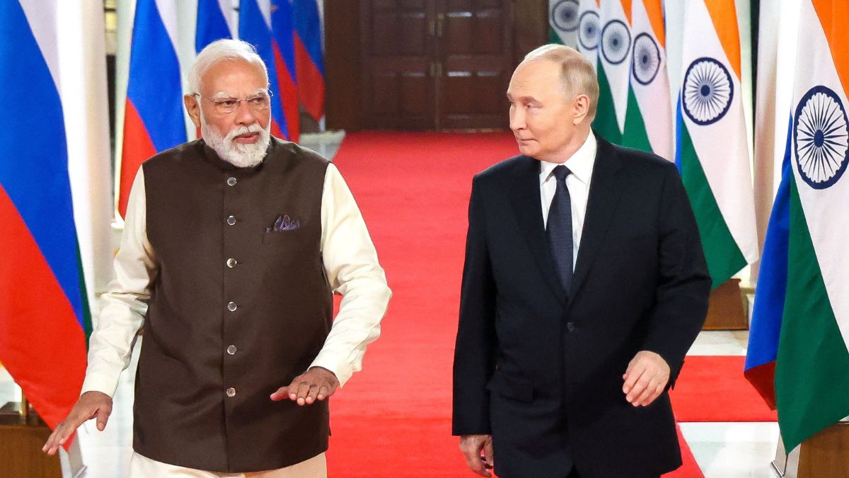 Russian President Vladimir Putin and Indian Prime Minister Narendra Modi arrive for an informal dinner at the Prime Minister's Residence in New Delhi | Reuters 