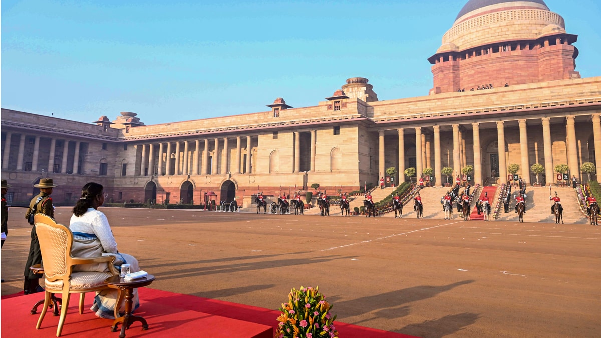 **EDS: THIRD PARTY IMAGE** In this image released by @rashtrapatibhvn via X on Sunday, Feb. 16, 2025, President Droupadi Murmu witnesses the inaugural show of the Change of Guard Ceremony in a new format at the Forecourt of Rashtrapati Bhavan, in New Delhi. The ceremony will take place every Saturday and will be open to a larger number of visitors from February 22, 2025.  (@rashtrapatibhvn via PTI Photo)    (PTI02_16_2025_000079B)