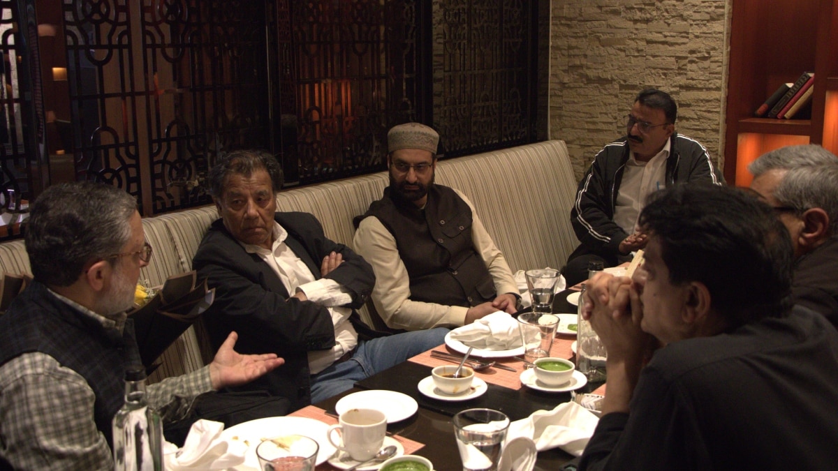 A delegation of Kashmiri Pandits representing the JK Peace Forum (JKPF) met with Mirwaiz Umar Farooq | KPG