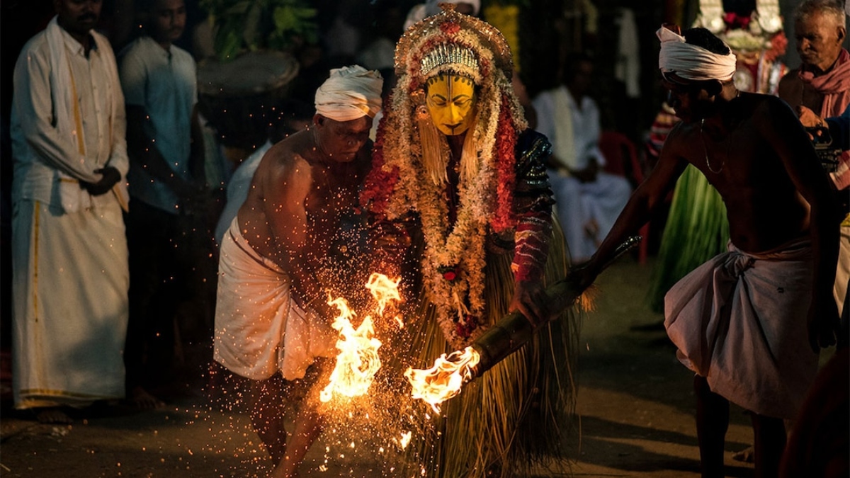 theyyam kola