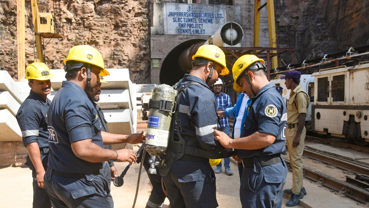 Nagarkurnool: DRF personnel gear up for rescue work at the Srisailam Left Bank Canal (SLBC) project site where a portion of the tunnel collpased, in Nagarkurnool district, Tuesday, Feb. 25, 2025. (PTI Photo)  (PTI02_25_2025_000046B)
