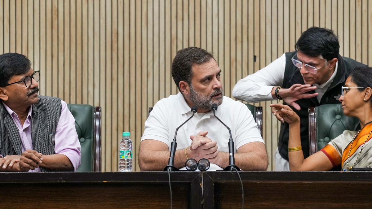 New Delhi: LoP in the Lok Sabha and Congress leader Rahul Gandhi with Shiv Sena (UBT) MP Sanjay Raut and NCP (SP) MP Supriya Sule during a press conference, in New Delhi, Friday, Feb. 7, 2025. (PTI Photo/Kamal Singh)(PTI02_07_2025_000115B)