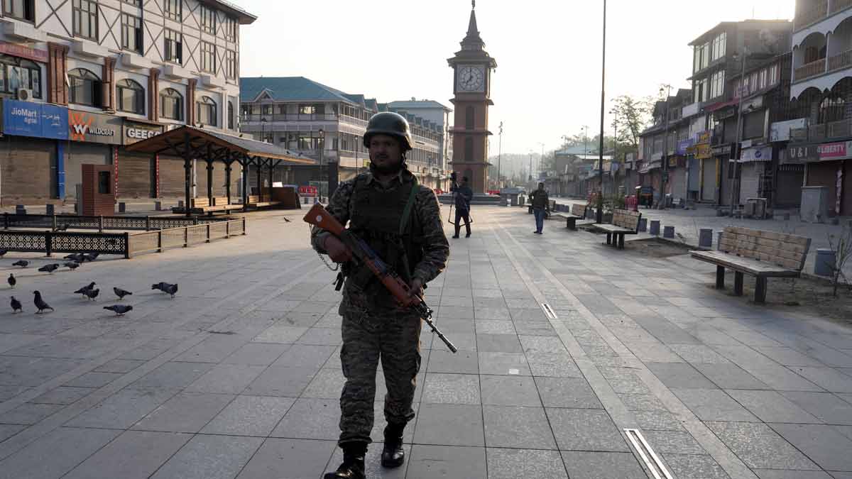 Security personnel stand guard at Lal Chowk market in Srinagar during a strike call given by traders, transporters and other organisations against the Pahalgam terror attacks | PTI