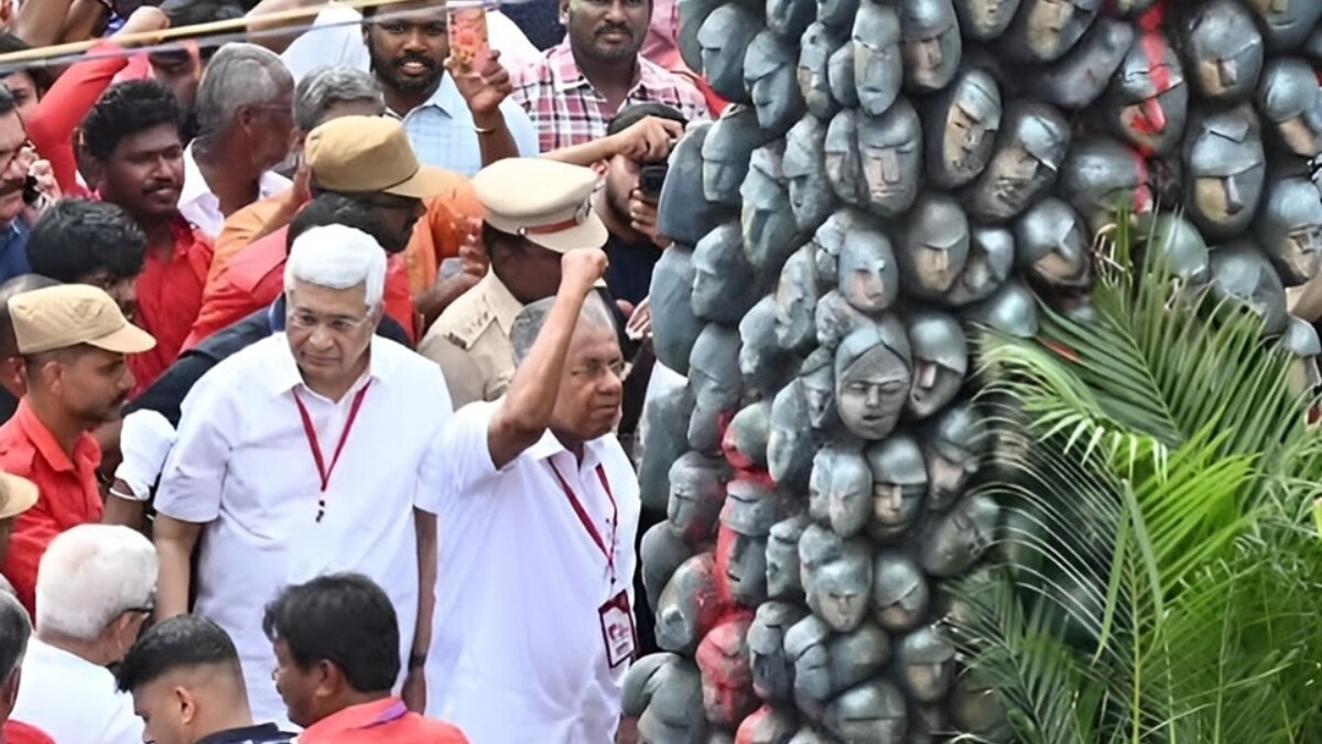 Prakash Karat and Pinarayi Vijayan at the venue of the CPI(M) Party Congress | Facebook