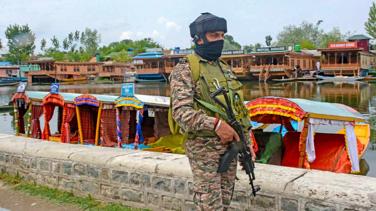 A security official keep a vigil guard on the banks of the Dal Lake, in the aftermath of the Pahalgam terrorist attack, in Srinagar | PTI