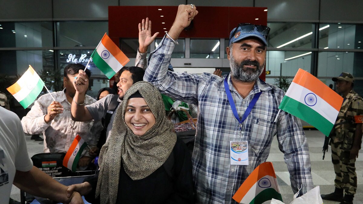 New Delhi: Indian students returning from Mashhad, Iran, as part of the government's Operation Sindhu, react after meeting their relatives at the Indira Gandhi International Airport, in New Delhi, Saturday, June 21, 2025. A flight from Mashhad, Iran, carrying 290 Indian students, mostly from Jammu and Kashmir, landed at the Delhi Airport late Friday. (PTI Photo)(PTI06_21_2025_000012B)
