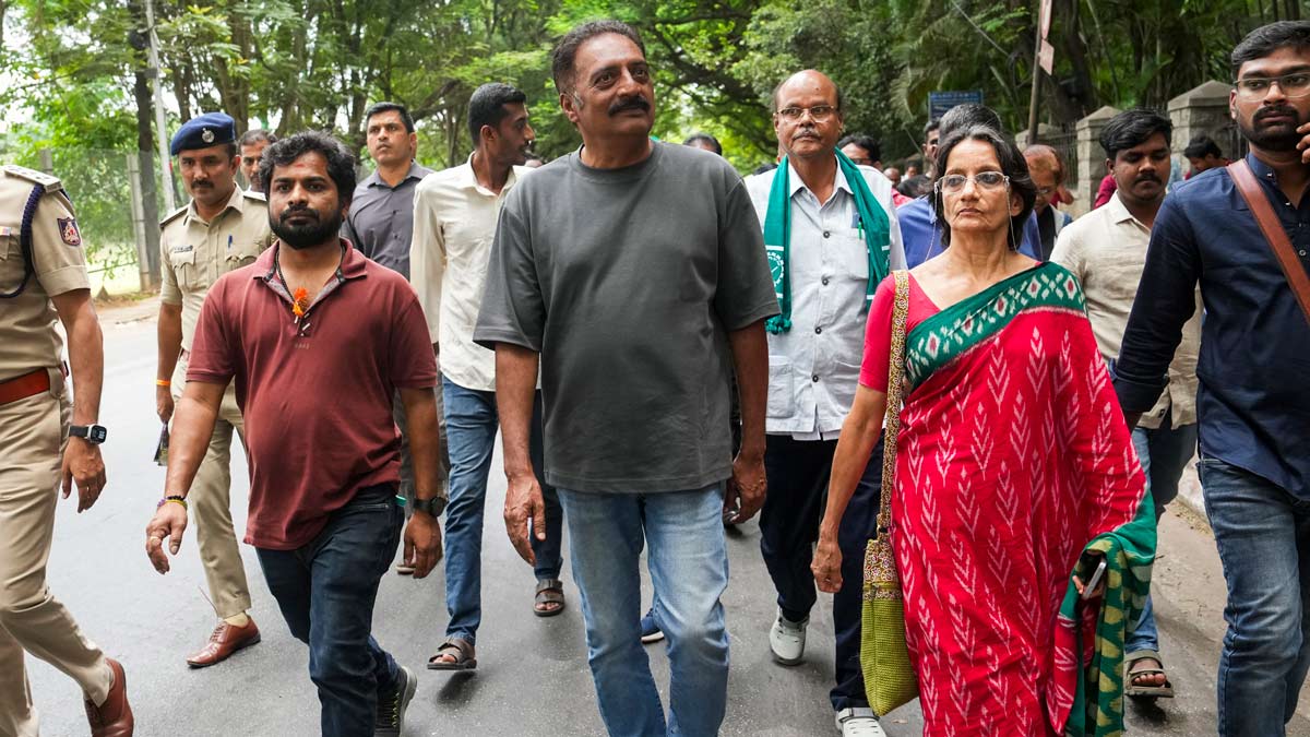 Actor and activist Prakash Raj walks with farmer leaders to meet Karnataka Chief Minister Siddaramaiah | PTI