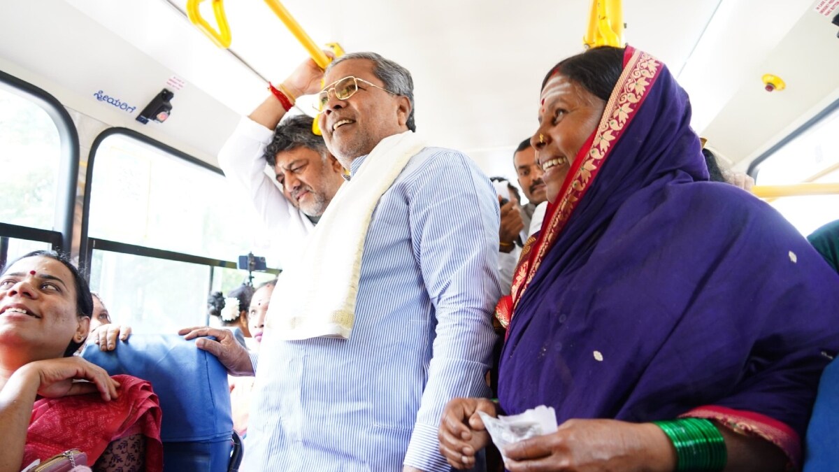 Chief Minister Siddaramaiah and his deputy DK Shivakumar during a bus ride with women | X