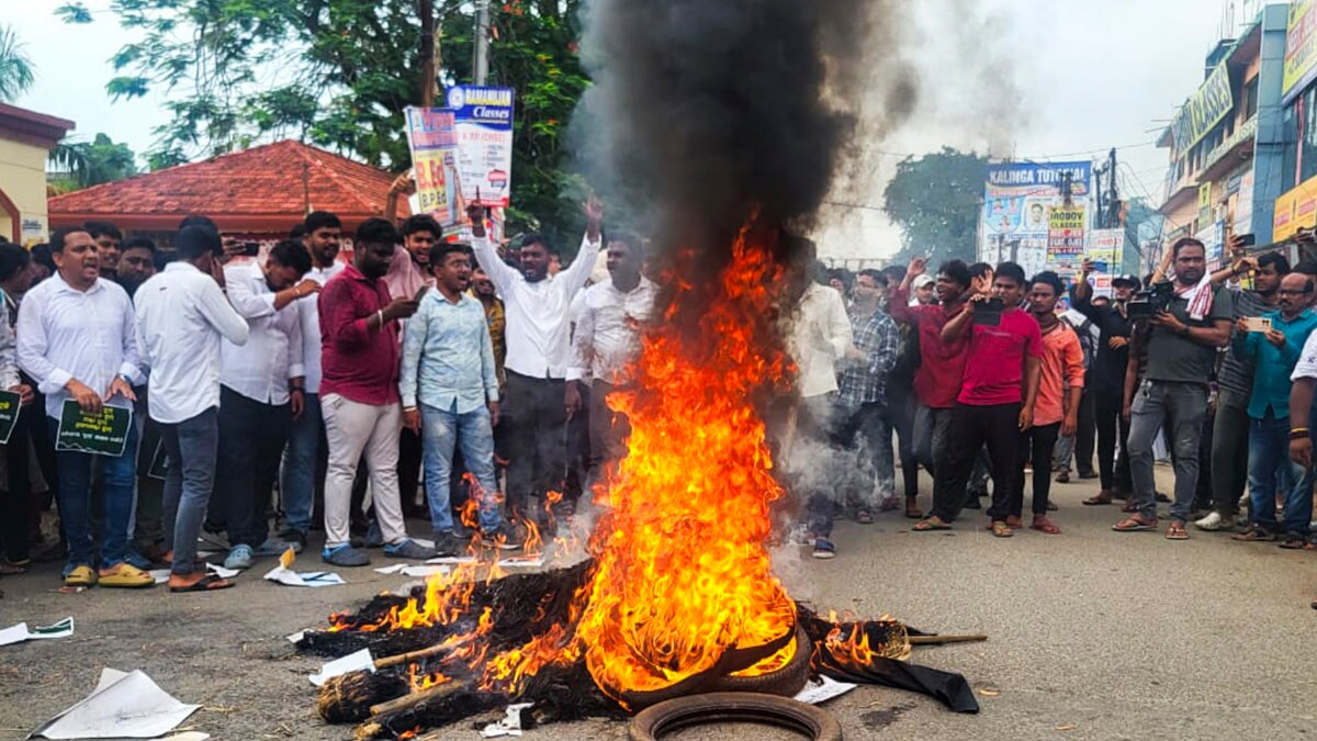 Balasore: Members of Biju Chhatra Janata Dal stage a protest over self-immolation bid by Fakir Mohan College student Soumyashree Bisi, in Balasore, Odisha, Monday, July 14, 2025. The student set herself on fire for allegedly being denied justice over "sexual harassment" by a teacher. (PTI Photo)(PTI07_14_2025_000235B)