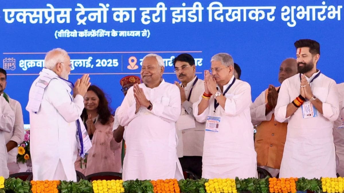 PM-Modi-with-Bihar-CM-Nitish-Kumar - 1