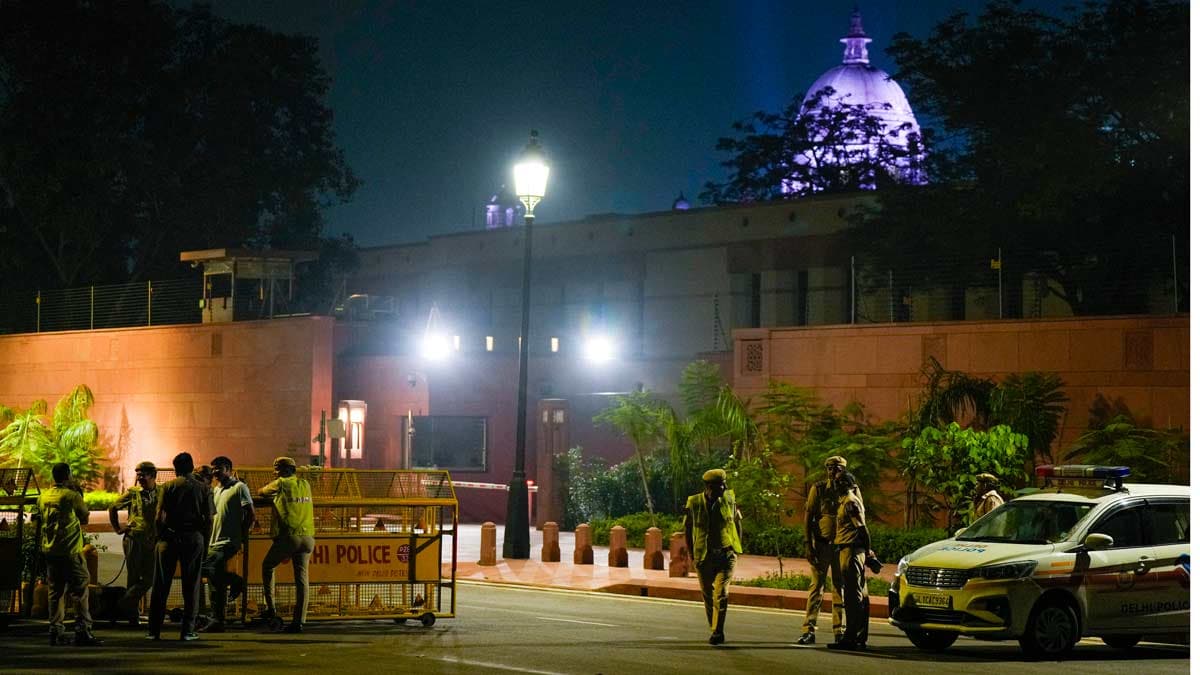 Police personnel stand guard outside the Vice President's Enclave | PTI