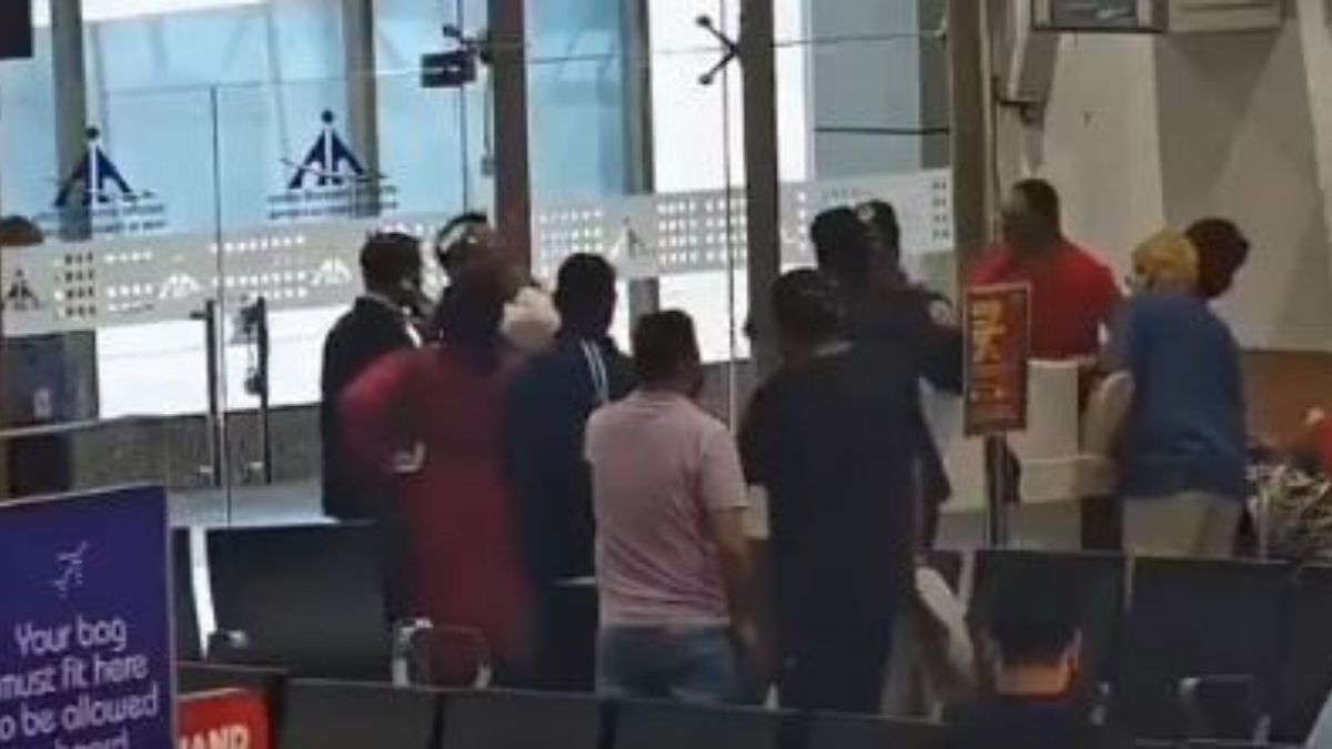 Screen grab from the video showing the Army officer's brutal attack on Spice Jet staff at Srinagar airport | X 