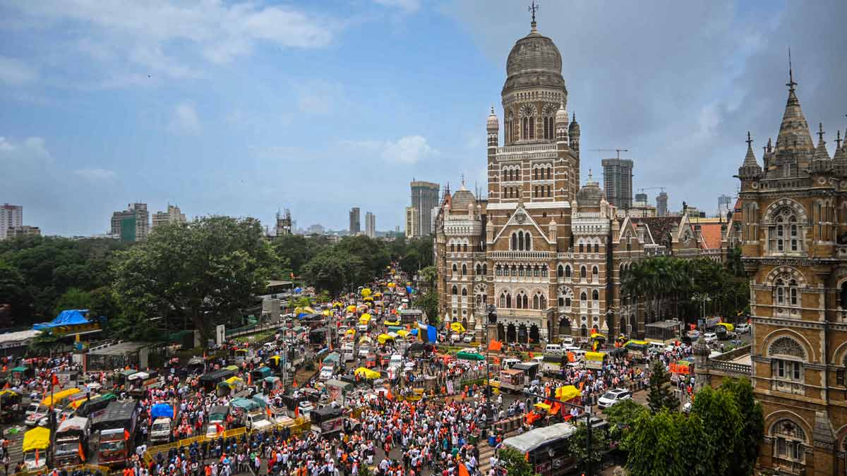 People gather during a hunger strike by Maratha quota agitation leader Manoj Jarange at Azad Maidan in Mumbai | PTI