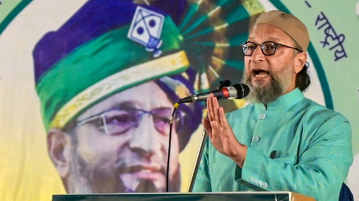 All India Majlis-e-Ittehadul Muslimeen (AIMIM) President Asaduddin Owaisi addresses a public meeting in support of party candidates ahead of the Maharashtra civic body elections in Nagpur | PTI