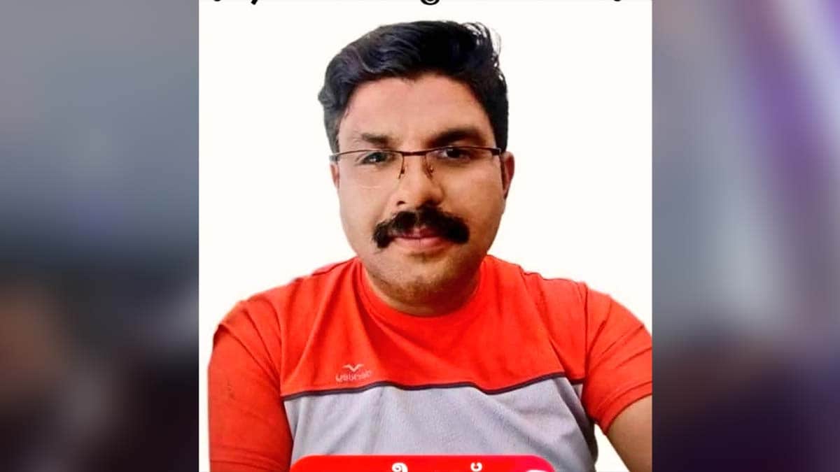 കരൂർ ദുരന്തത്തെത്തുടർന്നുള്ള ചോദ്യം ചെയ്യലിനു ശേഷം ഡൽഹി സിബിഐ ആസ്ഥാനത്തു നിന്ന് മടങ്ങുന്ന നടൻ വിജയ്. ചിത്രം: മനോരമ