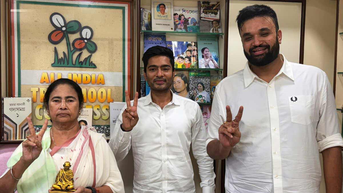 Pratik Jain (extreme right), with Lok Sabha MP and TMC leader Abhishek Banerjee and West Bengal Chief Minister Mamata Banerjee | via X
