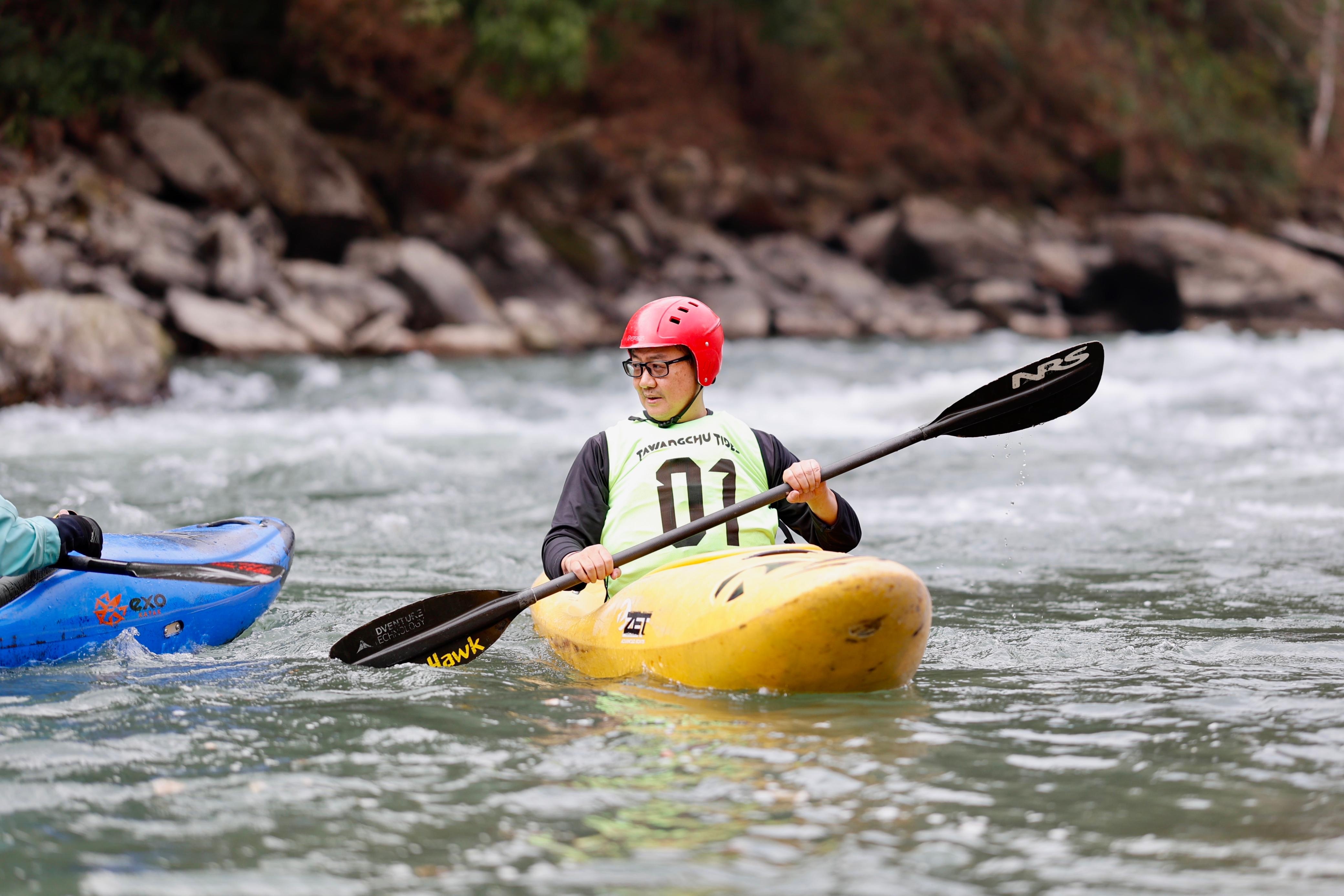Union Parliamentary Affairs Minister Kiren Rijiju displayed his skills in kayaking in the Tawanchu river