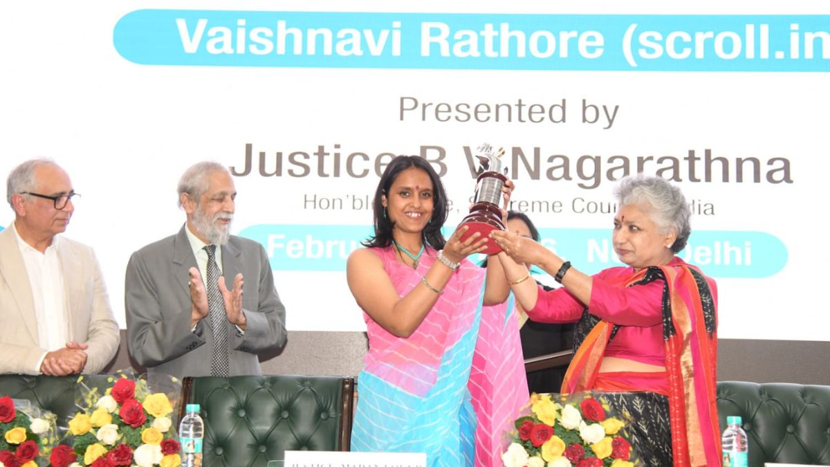 Justice B.V. Nagarathna of the Supreme Court hands over the IPI award to Vaishnavi Rathore of Scroll.in, as Chairman of the jury, Justice Madan B. Lokur, and PTI Editor-in-Chief and jury member, Vijay Joshi, look on | Sanjay Ahlawat