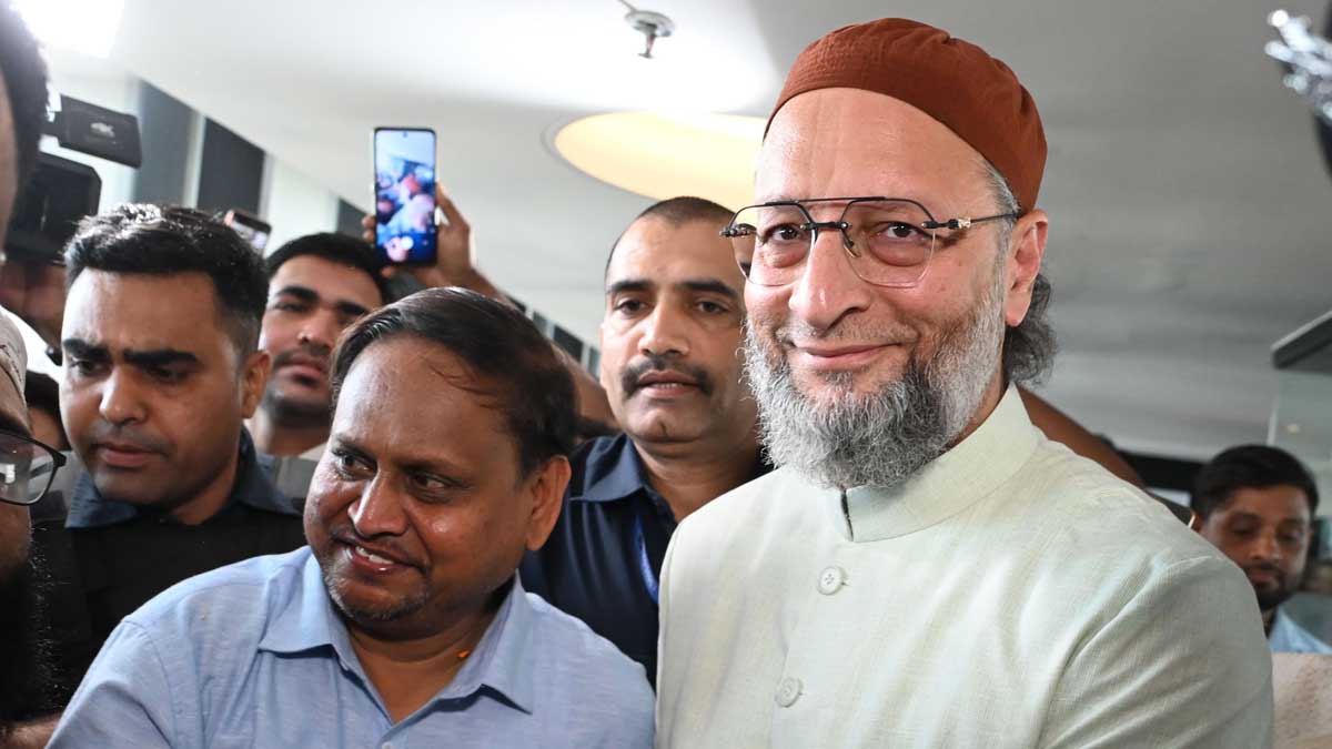 AJUP chief Humayun Kabir with AIMIM leader Asaduddin Owaisi | Salil Bera
