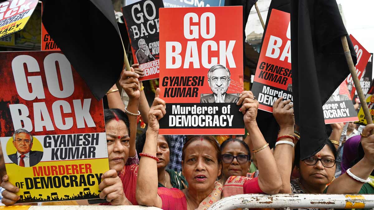 Local people staging a protest against CEC Gyanesh Kumar outside the Kalighat temple in Kolkata | Salil Bera