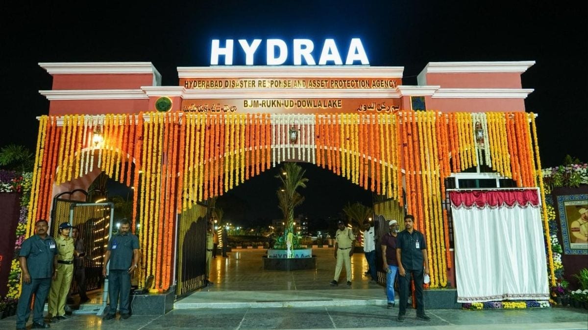 Entrance to the restored Bum-Rukn-ud-Dowla Lake complex at Shivarampally | X