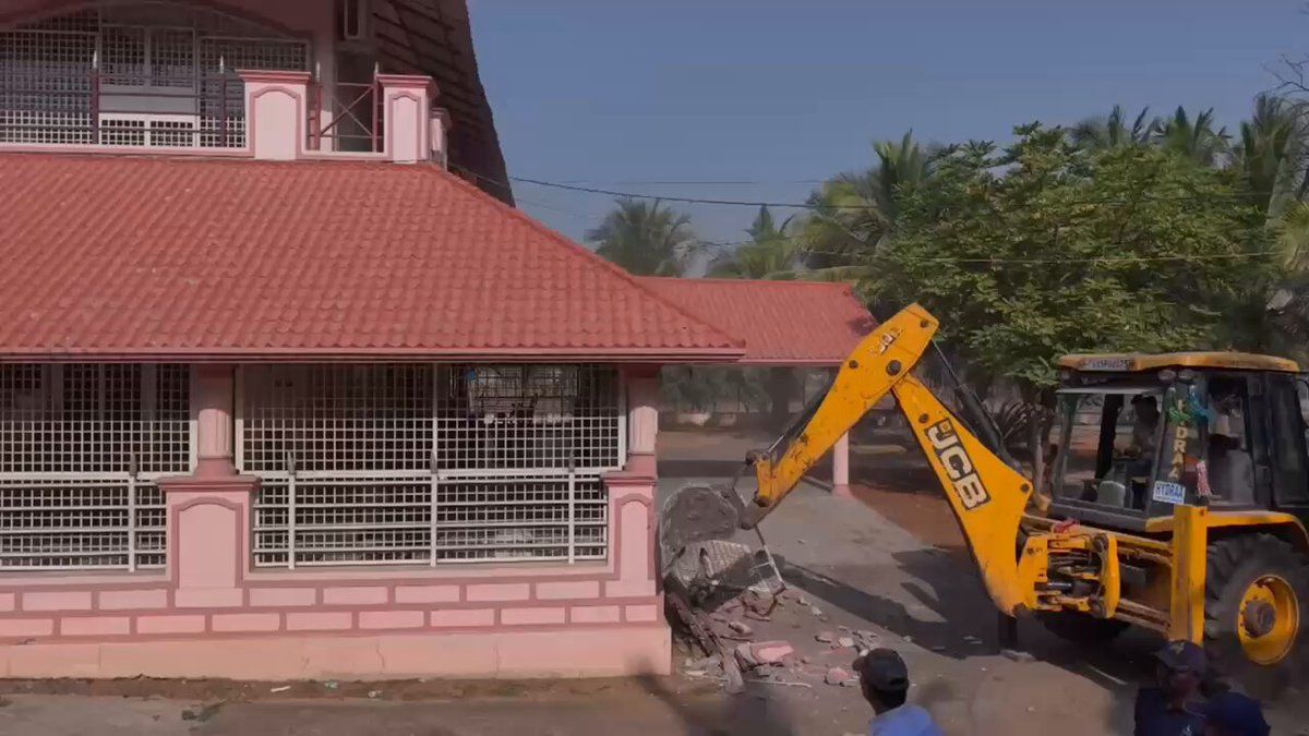 Visuals from the land reclamation operation at the Ailapur village in Telangana's Sangareddy district | Screengrab: X/@Comm_HYDRAA