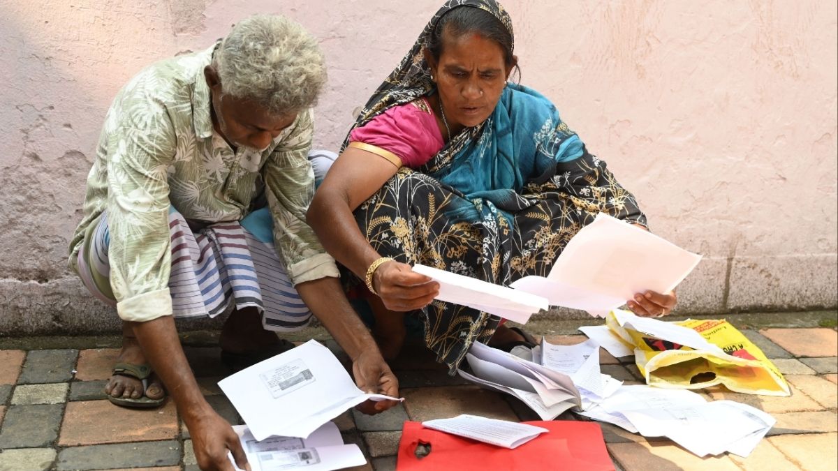 FILE: An elder couple with their papers near an SIR help desk in Alipore, West Bengal | Salil Bera