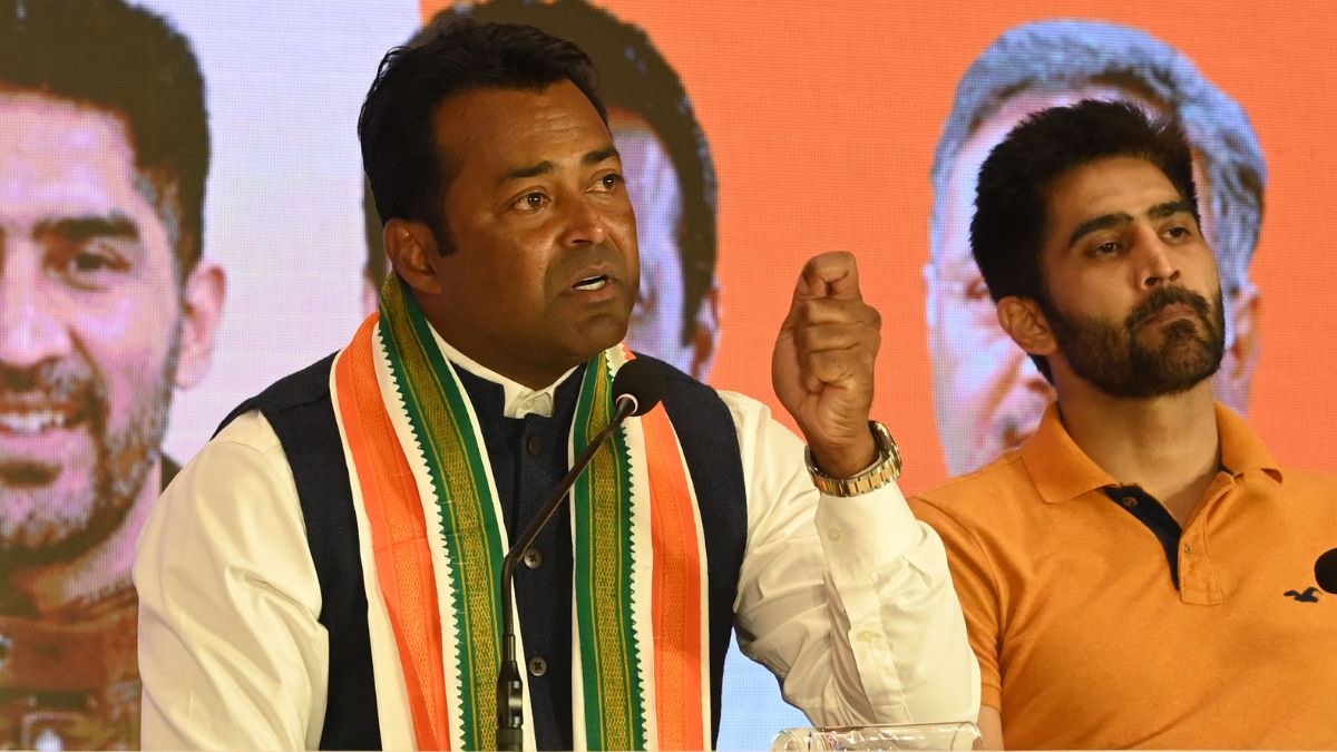 BJP leaders Leander Paes (tennis icon; L) and Vijender Singh (professional boxer; R) attend the launch event for the Yuva Shakti Bharosa card in Kolkata on April 16 | Salil Bera